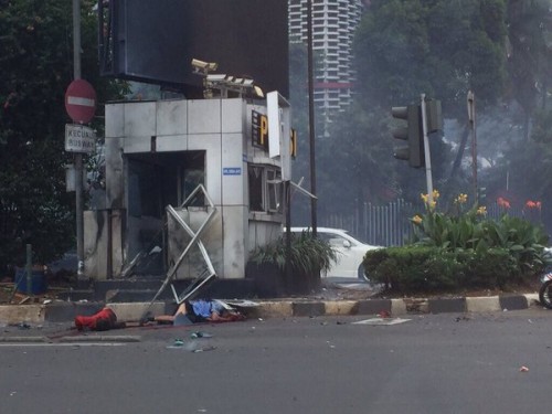 Τζακάρτα: Αλλεπάλληλες εκρήξεις σκόρπισαν τον τρόμο