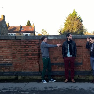 Οι Illusion μετακόμισαν από το Αγρίνιο στην καρδιά του Λονδίνου. Και θέλουν να βρεθούν μια μέρα στο Glastonbury.