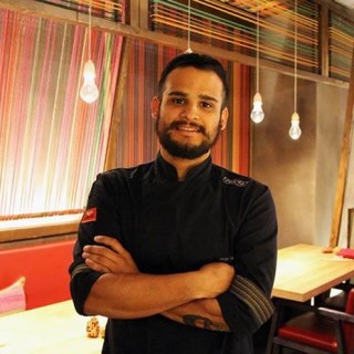 Ένας από τους σπουδαιότερους σεφ της Βαρκελώνης προσγειώνεται στην Αθήνα