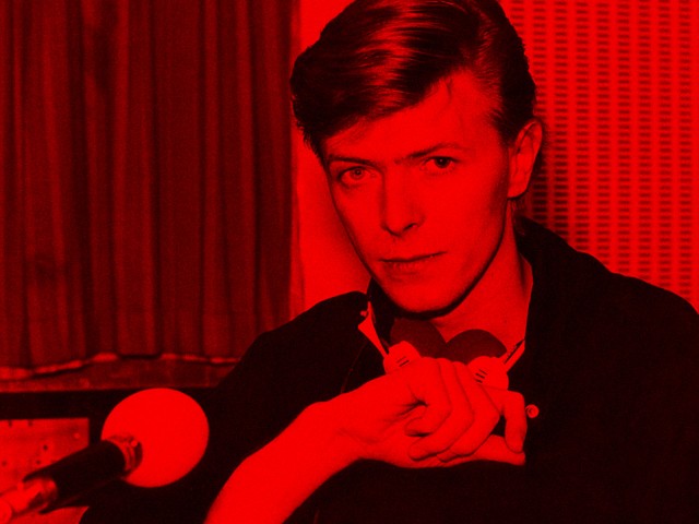 Γιατί ο David Bowie κυκλοφορούσε στη Νέα Υόρκη κρατώντας μία ελληνική εφημερίδα;