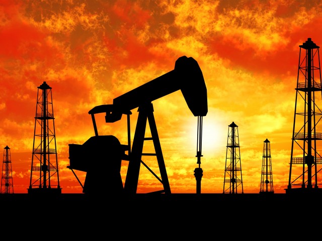 Τι βρίσκεται πίσω από την πτώση της τιμής του πετρελαίου; Όσα πρέπει να ξέρετε σε απλά οικονομικά