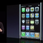 Στις 9 Ιανουαρίου του 2007 ο Steve Jobs παρουσιάζει το πρώτο iPhone