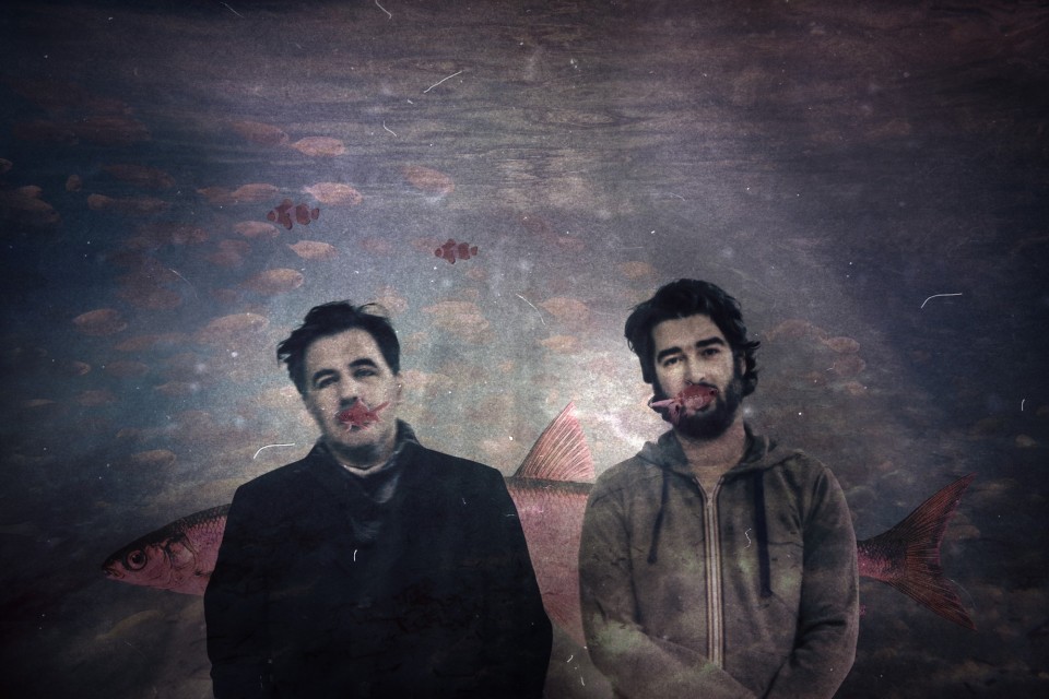 O συγγραφέας αριστερά και ο φωτογράφος δεξιά.