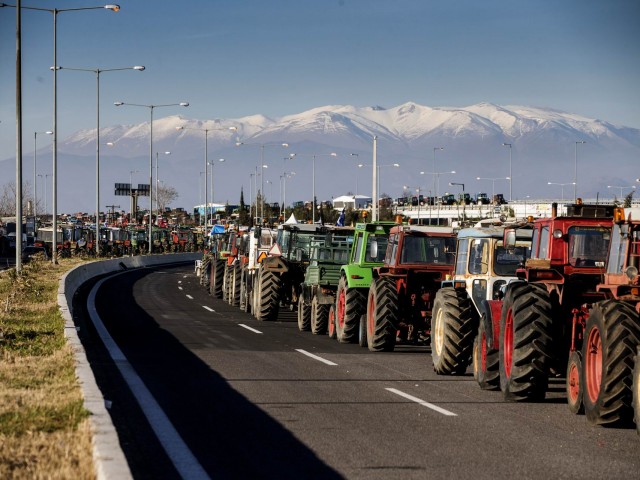 Μπλόκα αγροτών: Ποιοι δρόμοι είναι αποκλεισμένοι από τρακτέρ