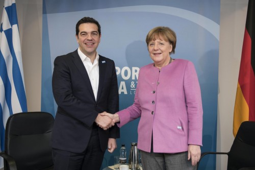Μέρκελ: Δεν μπορούμε να εγκαταλείψουμε τώρα την Ελλάδα