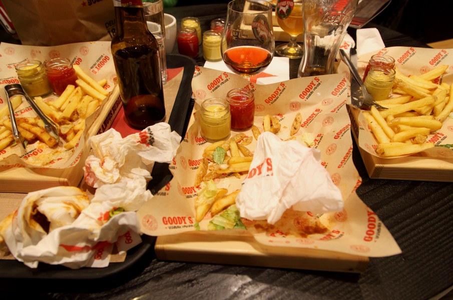 Τα απομεινάρια μιας μεγάλης μάχης που έδωσαν η συναντάκτρια της Popaganda, Φιλίππα Δημητριάδη και ο φωτογράφος της FOSPHOTOS, Γεράσιμος Δομένικος. Φυσικά βγήκαν νικητές!