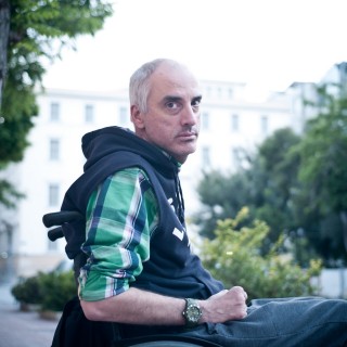 Βαγγέλης Χατζηγιαννίδης: «Το υλικό που χρησιμοποιούμε στο θέατρο δεν είναι το Ιερό Ευαγγέλιο»