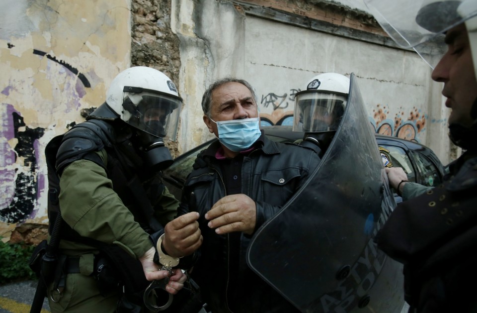 Óõãêñïýóåéò ìåôáîý Êñçôéêþí áãñïôþí êáé ÌÁÔ óôï õðïõñãåßï Ãåùñãßáò