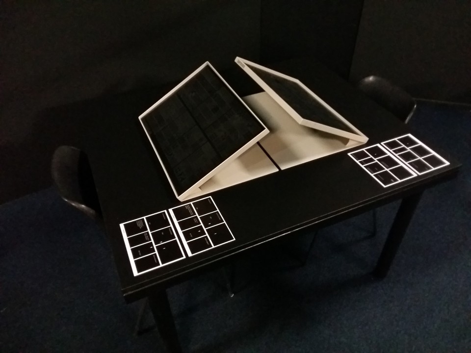 «Η λύση που προτείνει το Shapereader είναι μια νέα γλώσσα που  οργανώνεται χωρικά μέσα από νοηματικά συμπλέγματα αφη-γραμμάτων (απτικά σύμβολά) που διέπονται από σχέσεις ενός απλού συντακτικού»