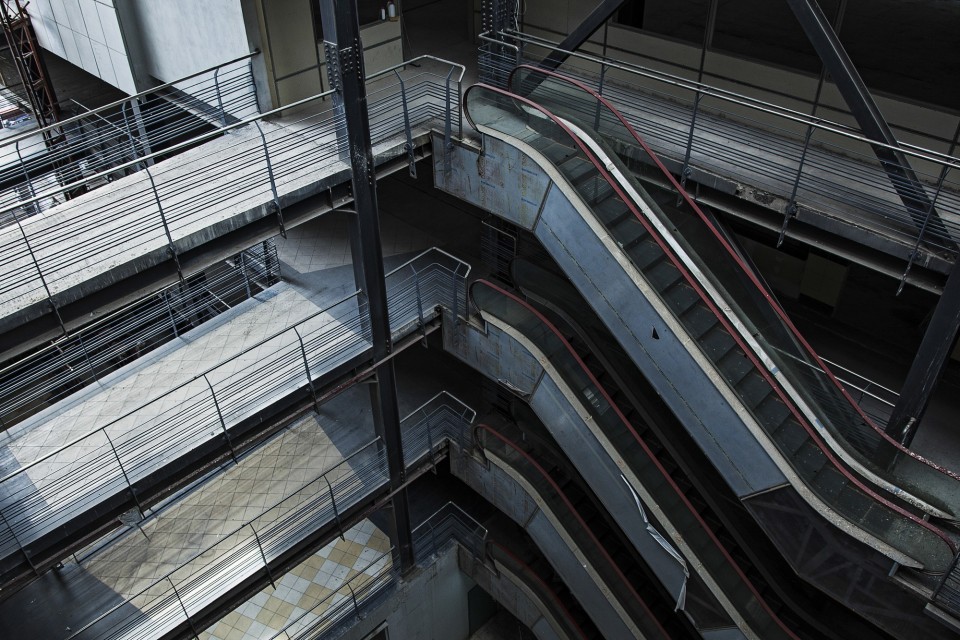 ÅãêáôáëåëåéììÝíï êôßñéï óôçí ëåùöüñï Âáóéëßóóçò Óïößáò, ÁèÞíá, ÌÜñôéïò 2015