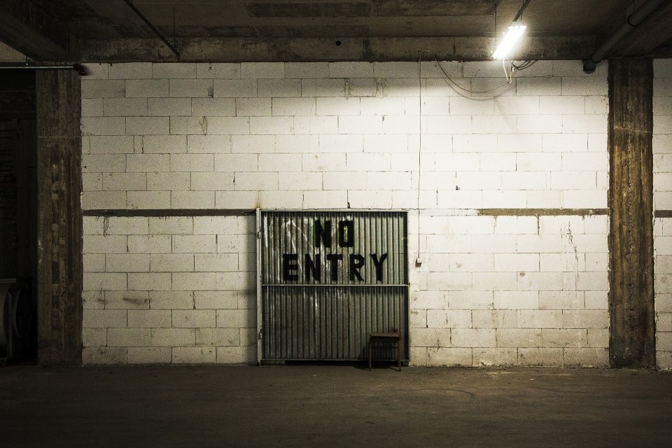 ÅãêáôáëåëåéììÝíï êôßñéï óôçí ëåùöüñï Âáóéëßóóçò Óïößáò, ÁèÞíá, ÌÜñôéïò 2015