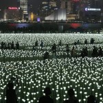 Τα 25.000 «φωτεινά τριαντάφυλλα» που πλημμύρισαν το Χονγκ Κονγκ (ΕΙΚΟΝΕΣ)