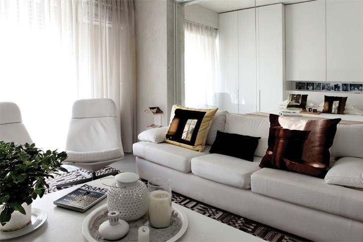 Apartment in Exarcheia, photos by Kostas Picadas