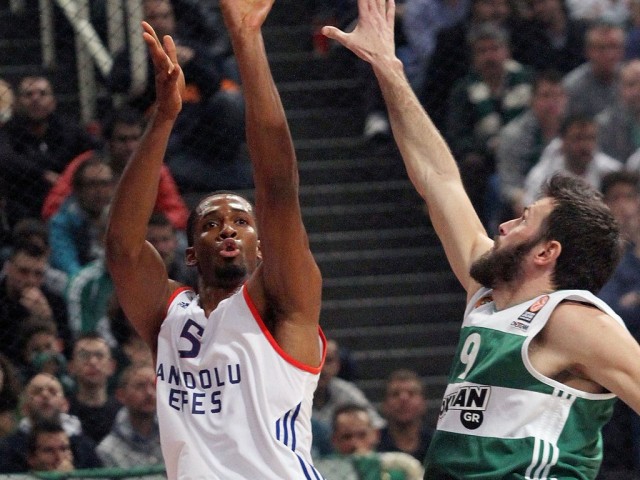 Euroleague: Συνεχίζει το σερί πρόκρισης ο Παναθηναϊκός – Ήττα για Ολυμπιακό στη Μόσχα