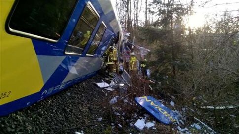 Τέσσερις νεκροί και σχεδόν 150 τραυματίες σε σύγκρουση τρένων στη Γερμανία