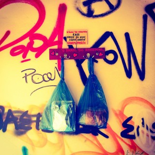 Ο Τοίχος της Καλοσύνης παρέχει δωρεάν καθαρό φαγητό σε όσους έχουν ανάγκη