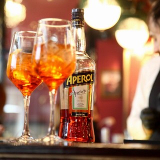 Ο πορτοκαλί ήλιος της Μεσογείου στο ποτήρι σου