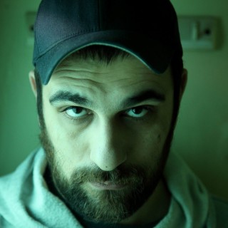 Ηip hop beats, ατμοσφαιρικά synths και soul φωνητικά από τον RSN και την μπάντα του.