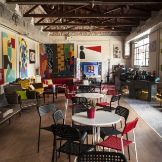 Mύρτιλλο: το αθηναϊκό café που προσλαμβάνει αποκλειστικά άτομα με αναπηρία, μας υποδέχεται στο νέο του χώρο