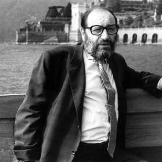 Ουμπέρτο Έκο: «Οι ιστότοποι κοινωνικής δικτύωσης έδωσαν το δικαίωμα να μιλάνε σε λεγεώνες ηλιθίων που άλλοτε δεν μίλαγαν παρά μόνο σε μπαρ»