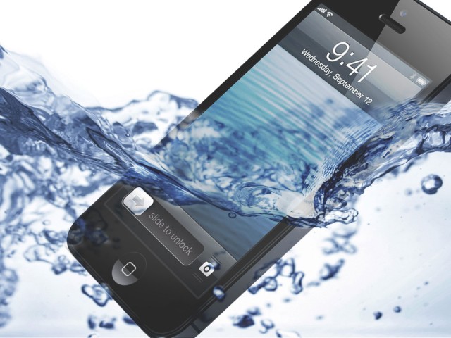 Πώς θα επιδιορθώσετε εγγυημένα ένα βρεγμένο smartphone;