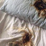 Δείτε γιατί δεν πρέπει να φορτίζετε το κινητό σας στο μαξιλάρι