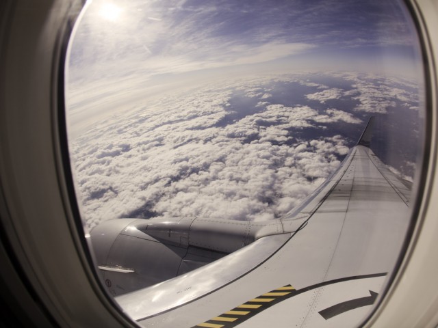 Γιατί τα αεροπλάνα έχουν κυκλικά παράθυρα; (ΒΙΝΤΕΟ)