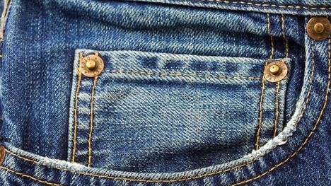 Σε τι χρησιμεύει η πολύ μικρή πλαϊνή τσέπη που έχουν τα τζιν παντελόνια;