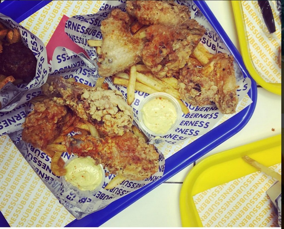 Και κοτόπουλο (φωτ. από instagram Βασίλη Καλλίδη)