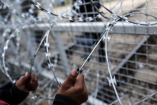 Ειδομένη: Χιλιάδες πρόσφυγες βρίσκονται εγκαταλελειμμένοι