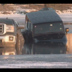 Να γιατί δεν πρέπει να παρκάρεις ποτέ σε παγωμένη λίμνη (ΒΙΝΤΕΟ)