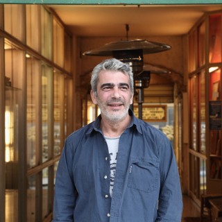 Ο Δημήτρης Μυστακίδης έβγαλε ένα τραγούδι για να μας θυμίσει ότι δεν κινδυνεύουμε μόνο από την πανδημία