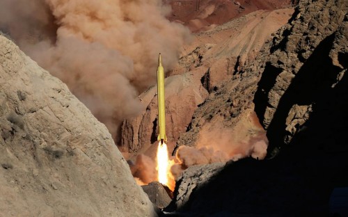 Δοκιμαστική εκτόξευση δύο βαλλιστικών πυραύλων έκανε το Ιράν
