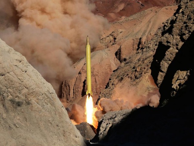 Δοκιμαστική εκτόξευση δύο βαλλιστικών πυραύλων έκανε το Ιράν