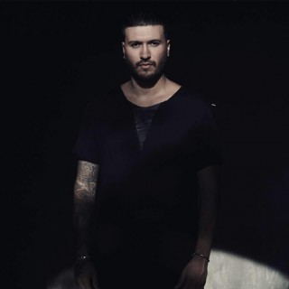 O Hector έρχεται από το Μεξικό στο Γκάζι για μια underground house βραδιά