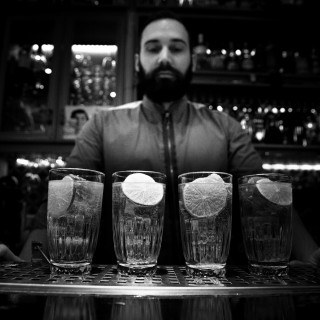 Γιατί να ψάχνεις άδικα όταν στο Gin Joint μπορείς να πιεις το τέλειο gin tonic;