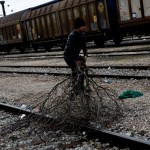 Παραμένουν πρόσφυγες στη σιδηροδρομική γραμμή της Ειδομένης – Διαμαρτύρονται για τα κλειστά σύνορα