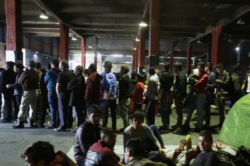 420 πρόσφυγες μεταφέρονται από τον Πειραιά στη Μυρσίνη Ηλείας και στα Ιωάννινα