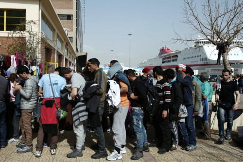 Στο λιμάνι του Πειραιά έφτασαν 600 πρόσφυγες