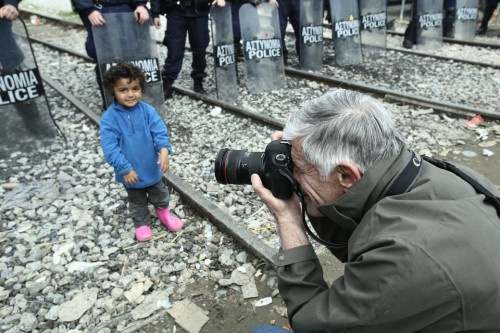 Ελεύθεροι αφέθηκαν από την ΠΓΔΜ οι Έλληνες φωτορεπορτέρ και τα μέλη ΜΚΟ