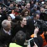 Το πείραμα της Αντζελίνα Τζολί με παιδιά από τις φτωχογειτονιές της Καμπότζης, έχει εξοργίσει το διαδίκτυο