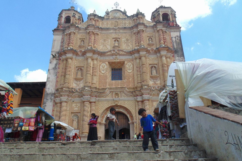Μια απ'ολες τις εκκλησίες -Mercado de Artisanias