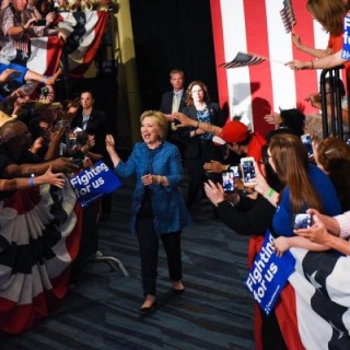 ΗΠΑ: Ενίσχυση των Χίλαρι και Τραμπ στις εκλογές της Τρίτης