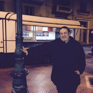 Ο Κώστας Λειβαδάς «Πλατεία Μαβίλη 4 Παρά…» Εδώ και 20 Χρόνια