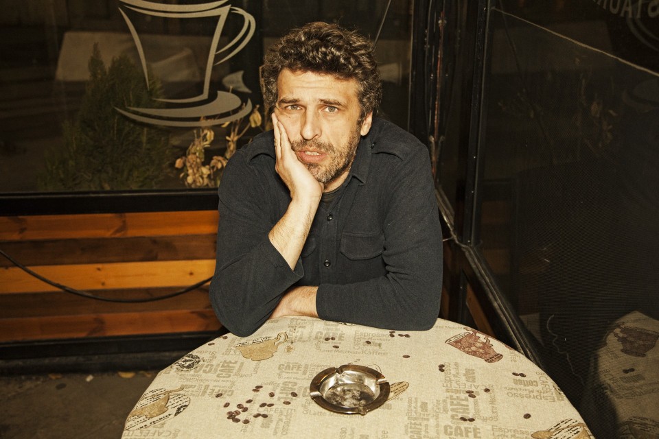 «Ποιος έχει έρθει σε επαφή με το σύμπαν; Έχεις έρθει εσύ; Εγώ πάντως όχι. Ίσως επειδή δεν πηγαίνω στα σωστά μπαράκια». 