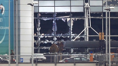 Βρυξέλλες: Μια βόμβα με καρφιά, χημικές ουσίες και ένα λάβαρο του ΙΚ βρέθηκαν σε σπίτι στο Σάερμπεκ των Βρυξελλών