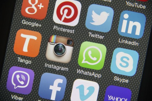 Τα social media έχουν αποτύχει συνειδητά να “καταπολεμήσουν” την τρομοκρατία