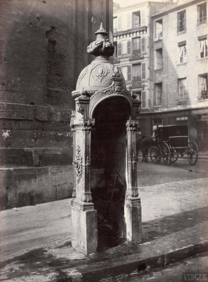 Urinal-stall-cast-iron-and-masonry-rue-du-Faubourg-Saint-Martin-Paris-Xe.-Circa-1875.