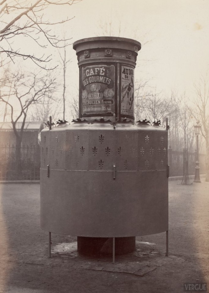 Urinal-stall-with-high-display.-Square-des-Batignolles-Paris-XVII.-Circa-1875.
