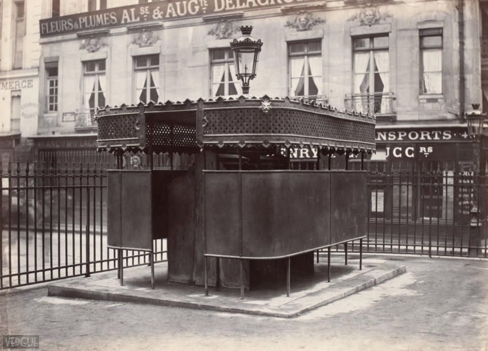 Urinal-wrapped-to-6-stalls.-Jardin-de-la-Bourse-Paris-II.-Circa-1875.